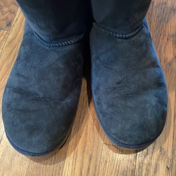 UGG Bailey Bow Boots with Bows in Back - Picture 6 of 8